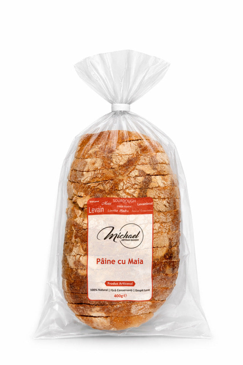 Pâine cu maia artizanală, 400g, ambalată în folie transparentă pe fundal alb – Michael Artisan Bakery