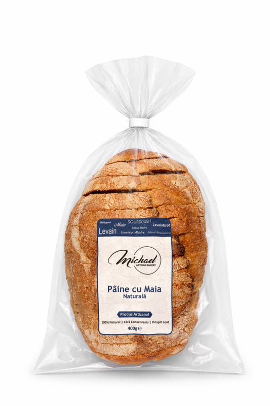 Pâine cu maia artizanală naturală, 400g, ambalată în folie transparentă pe fundal alb – Michael Artisan Bakery